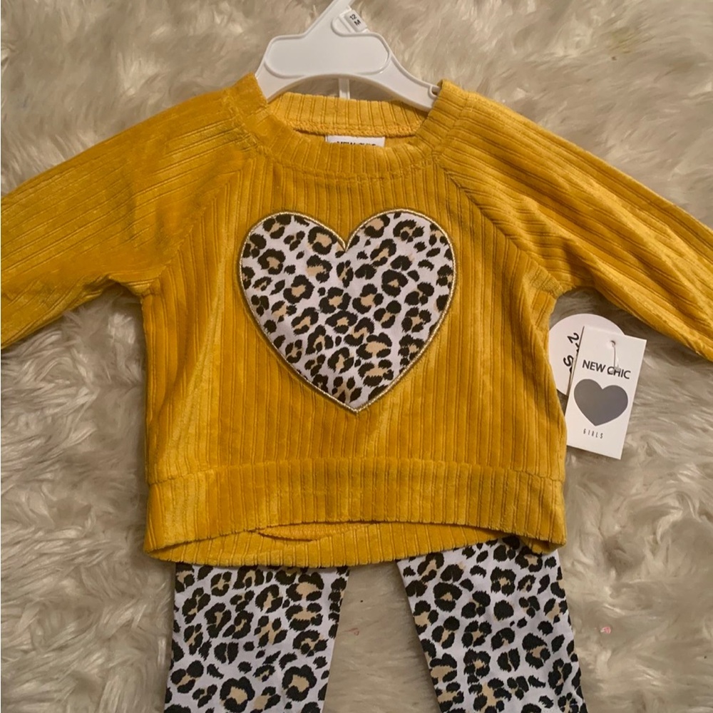 Baby Girl Two piece Cheetah Legging & Spandex top 12 Months